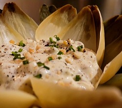 Artichaut avec sauce gribiche